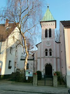 Luther building church