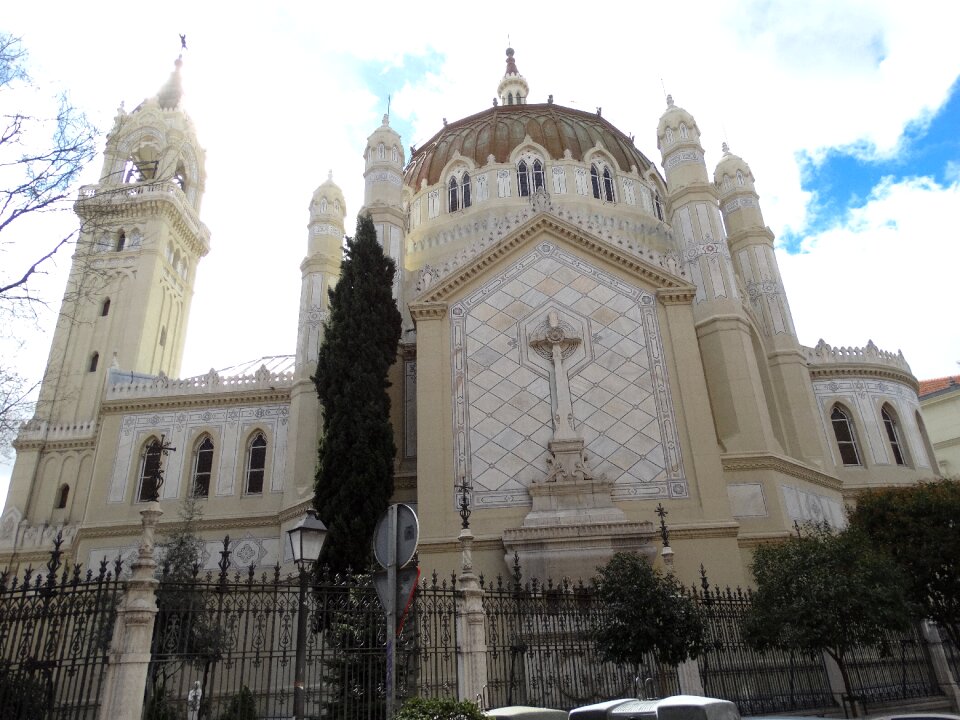 Catholic dome architecture