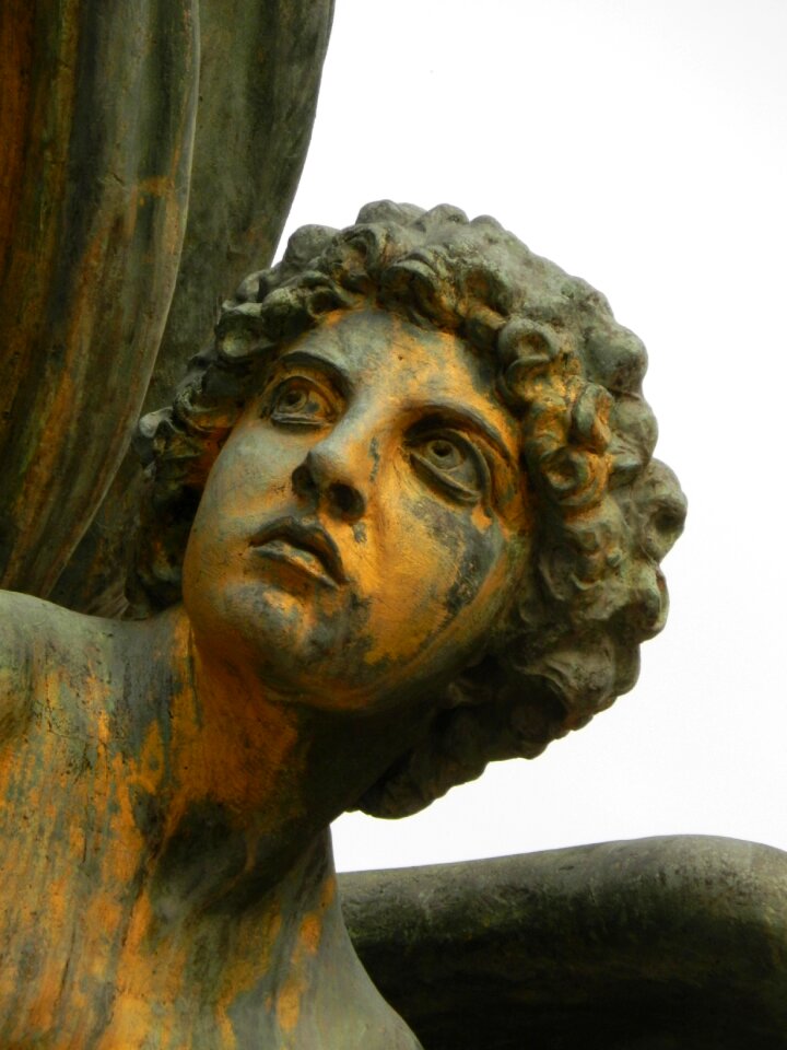 Statue look expression