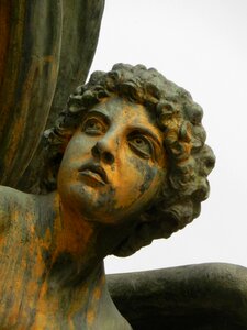 Statue look expression