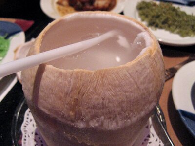 Coconut coconut juice will open a coconut photo
