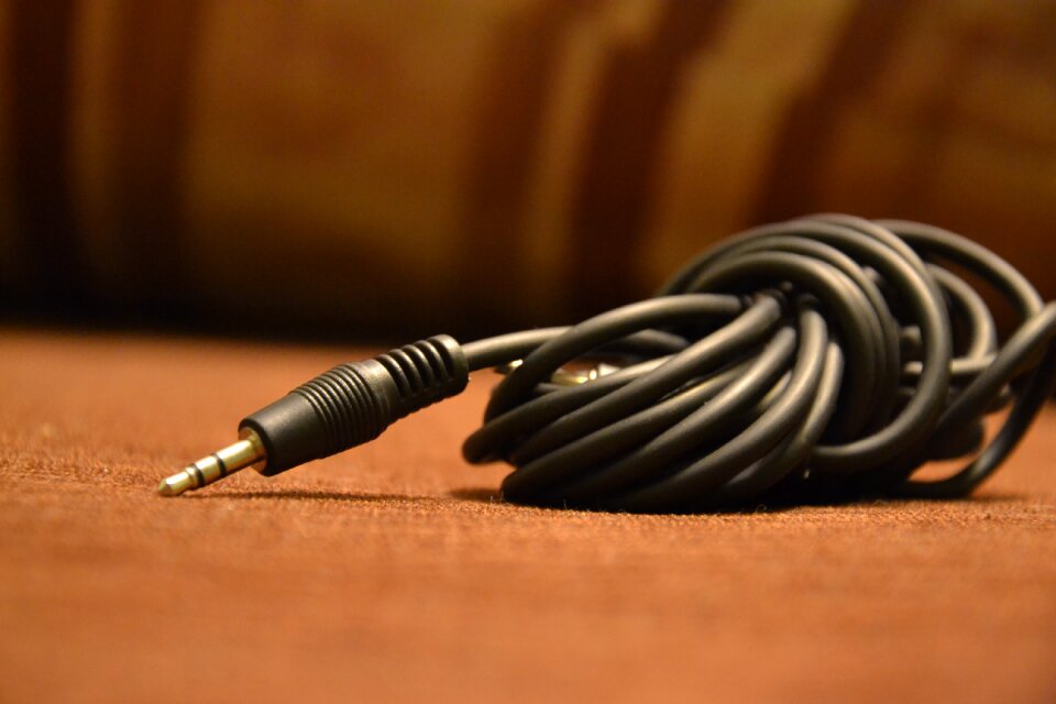 The wire connect to the speakers