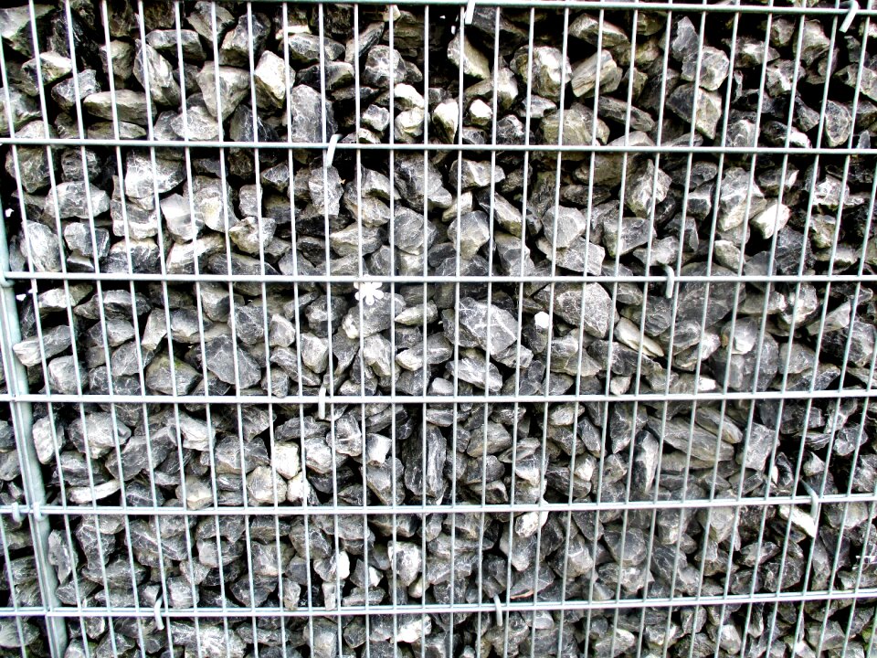 Stone wall grid metal