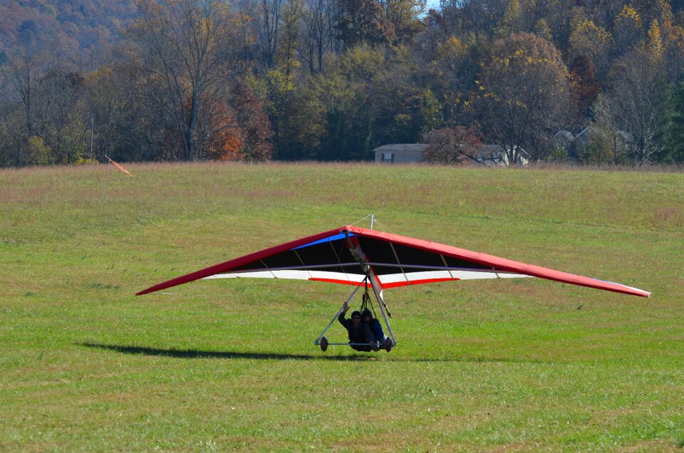 Hang glider hang tags landing