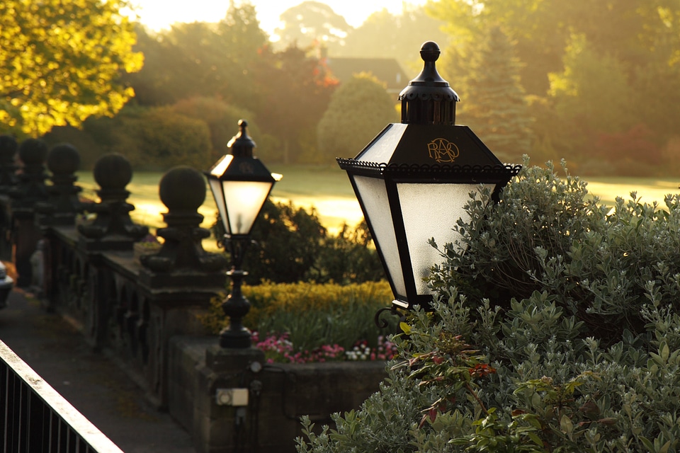 Fashioned illumination iron