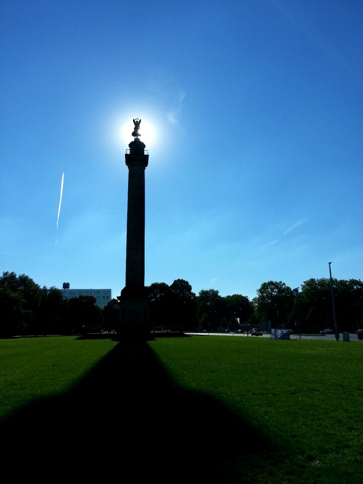 Artwork silhouette monument