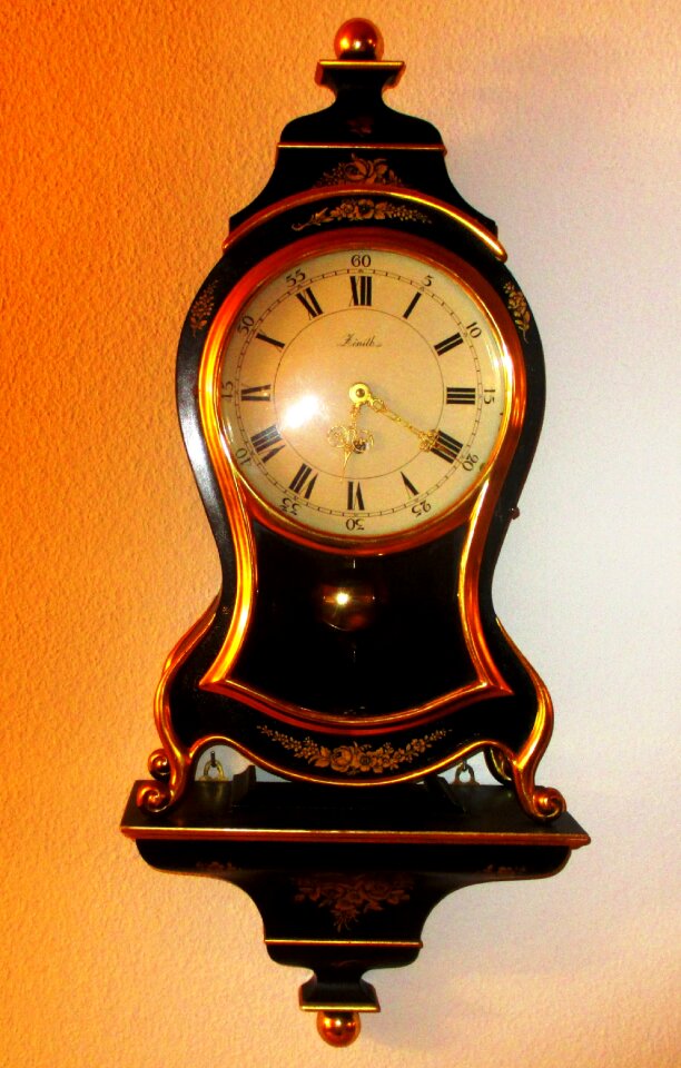 Pendule horloge de neuchâtel neuchâtel watch