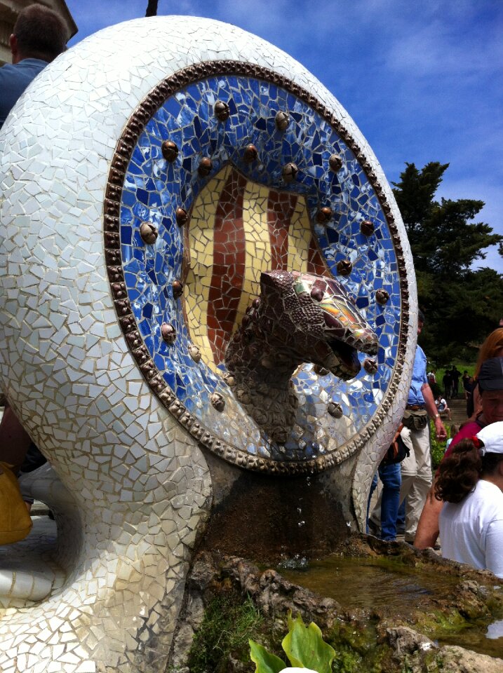 Garden gaudí barcelona lizard