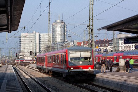 Tracks track platform
