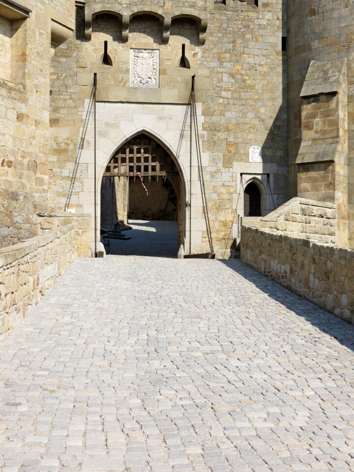 Medieval bridge building