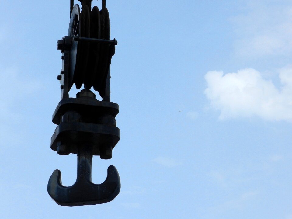 Pulley hook construction