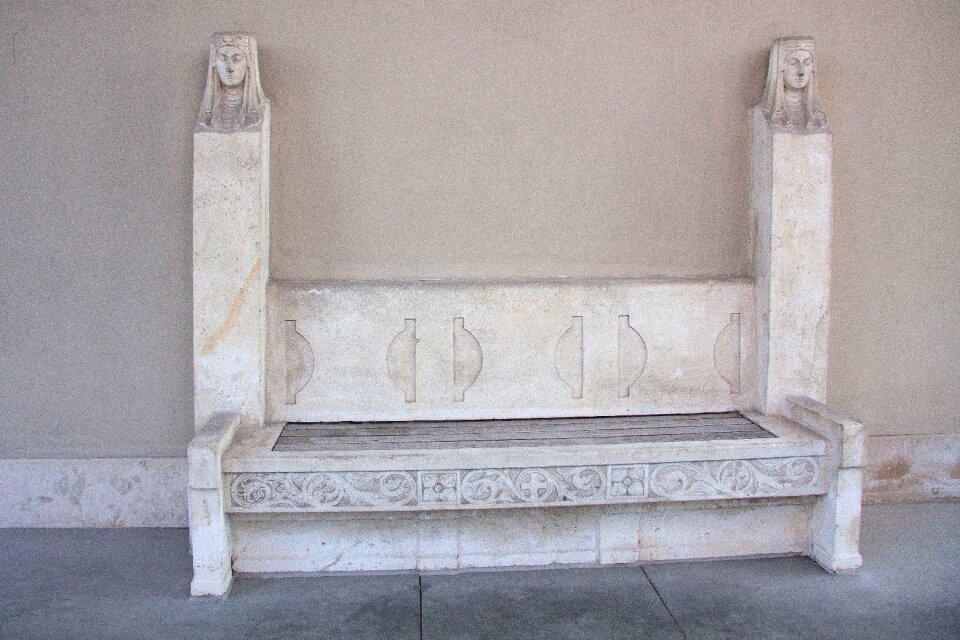 Women's heads angel rest