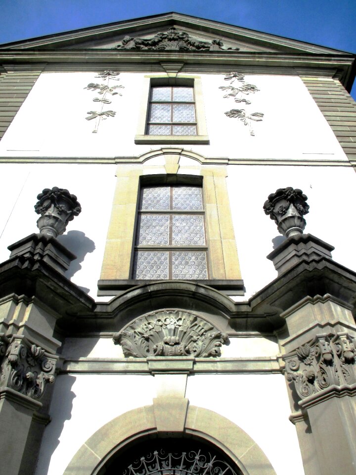 Columnar archway fasssade
