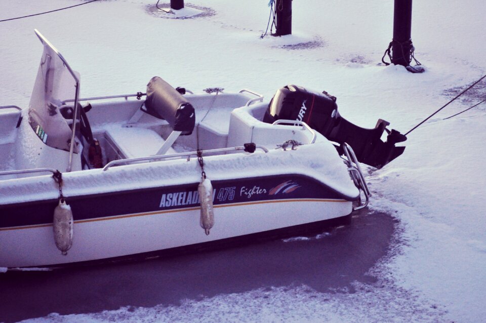 Ice boats ocean