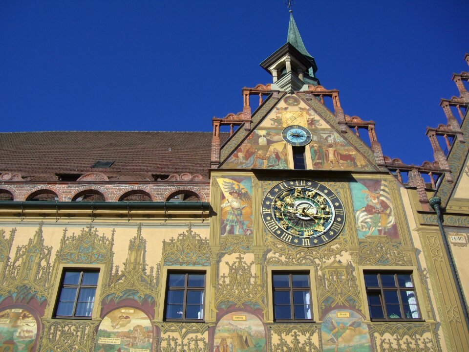 Painting frescoes monument