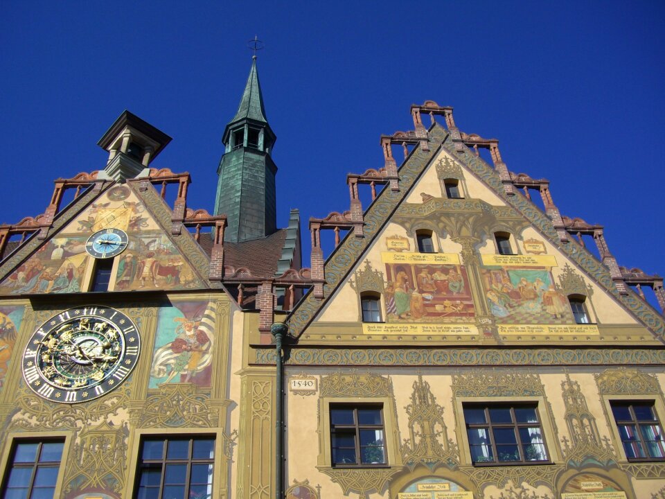 Painting frescoes monument