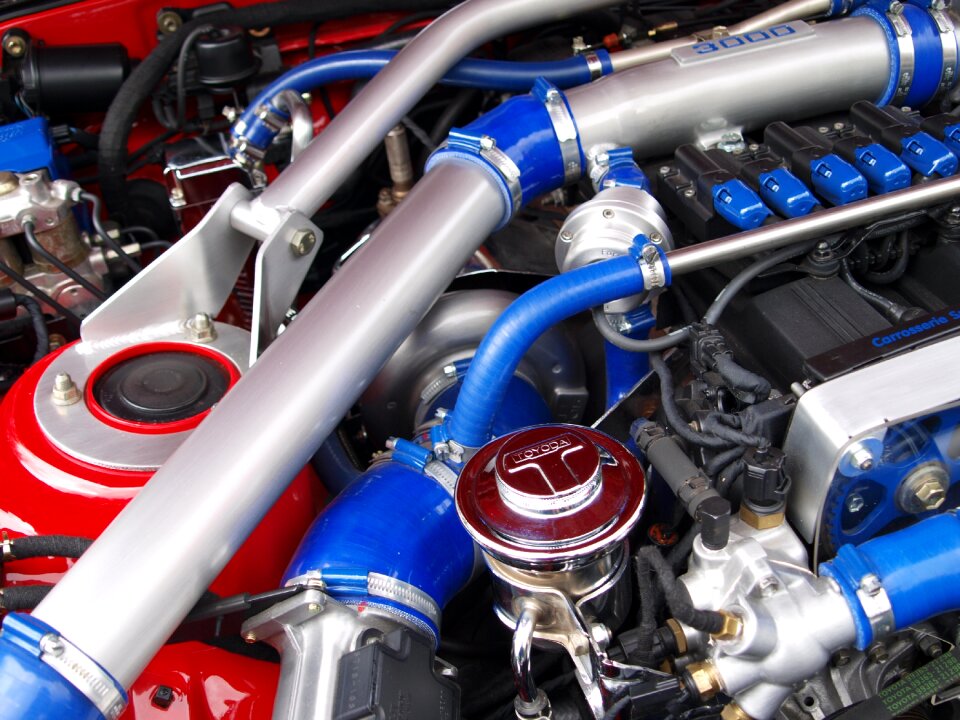 Motor engine compartment supra
