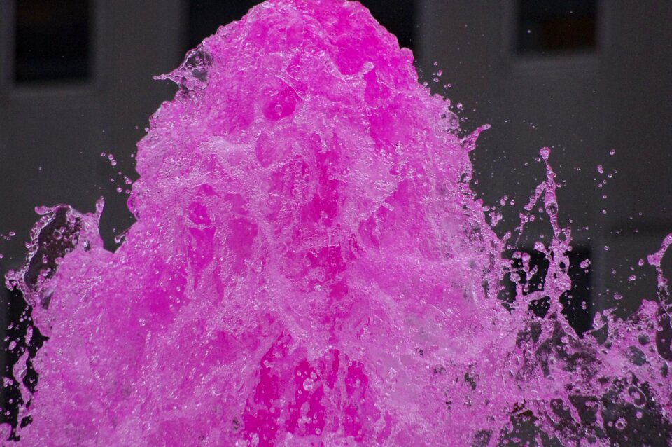 Fountain gush squirt