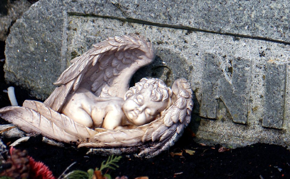 Sculpture sleeping rest