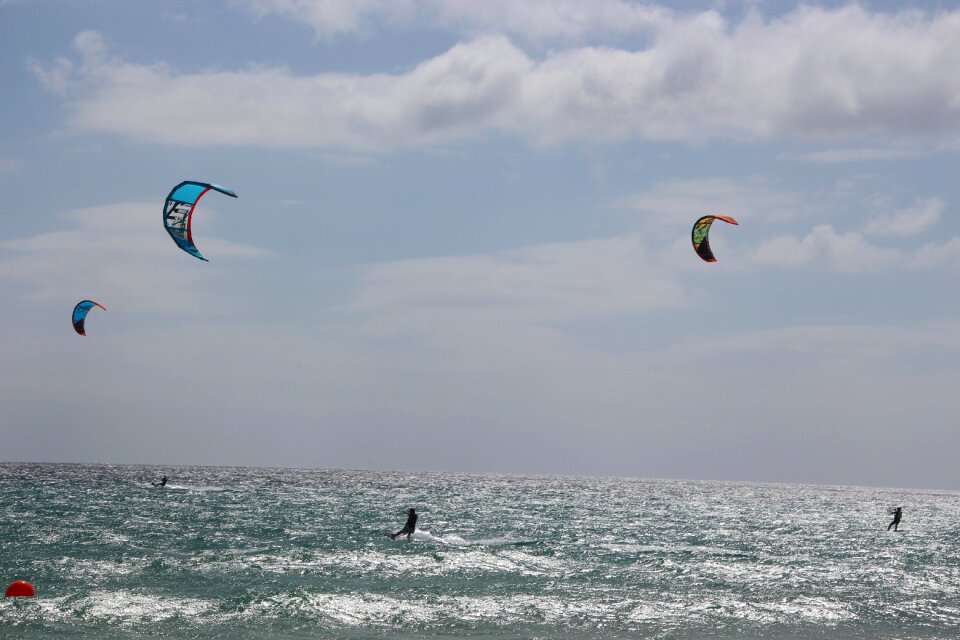 Sky dragons kitesurfing