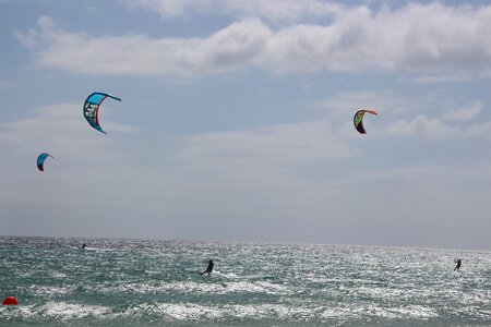 Sky dragons kitesurfing