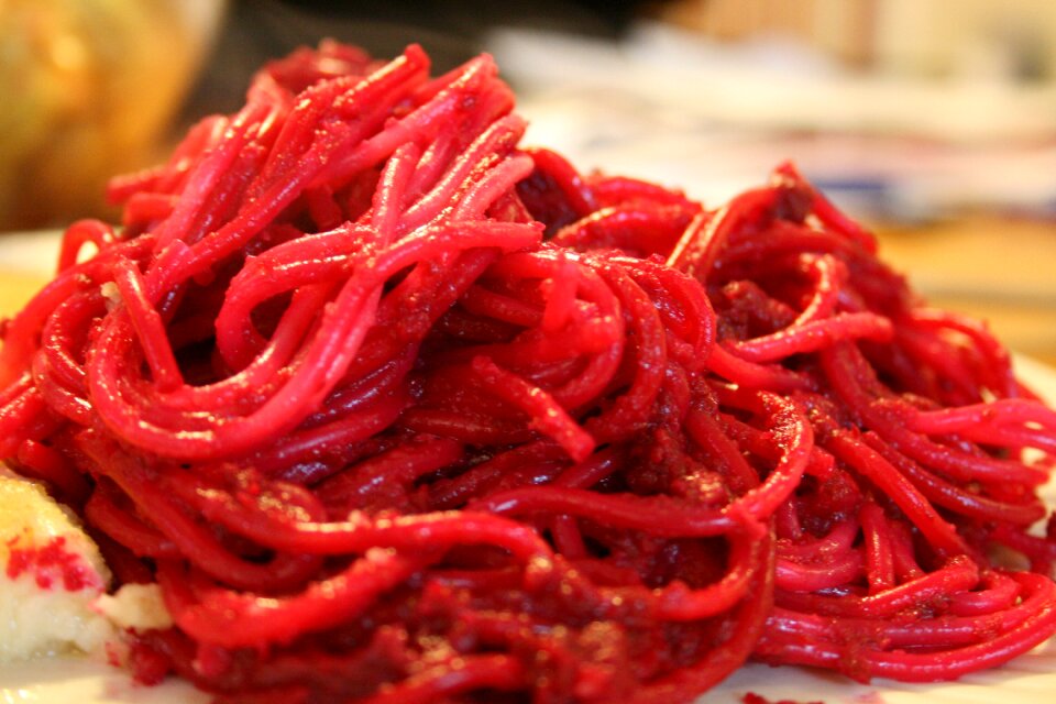 Spaghetti noodles red beets
