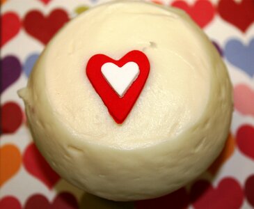 Valentine cake sweets photo