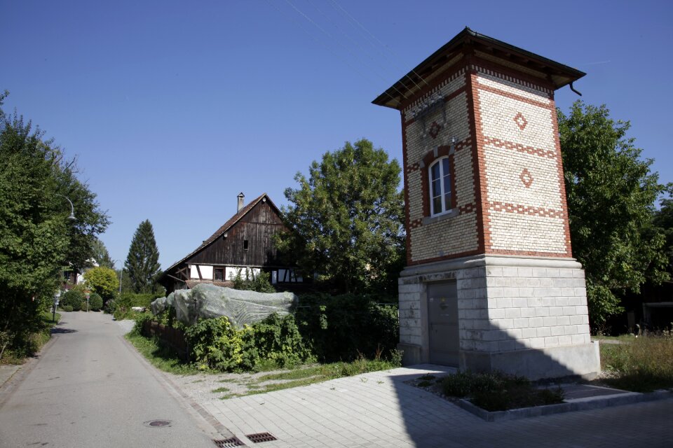 Building farmhouse road