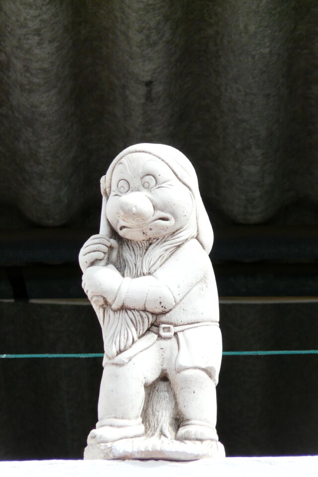 Dwarf sculpture stone figure