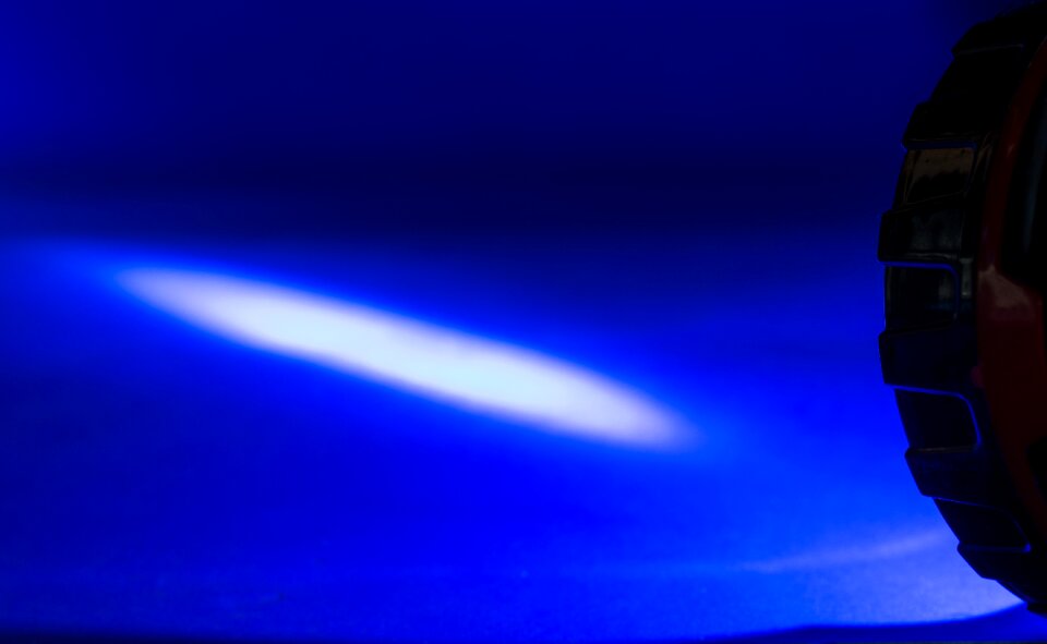 Glow light flashlight