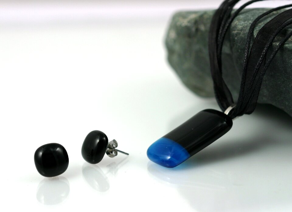 Pendant necklace earring