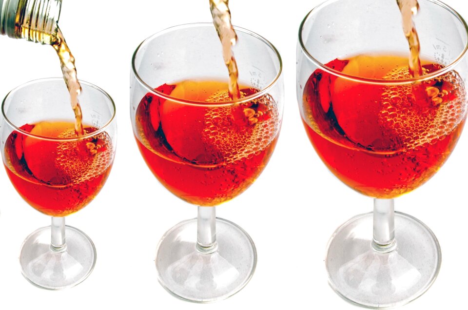 Splashing splash wineglass