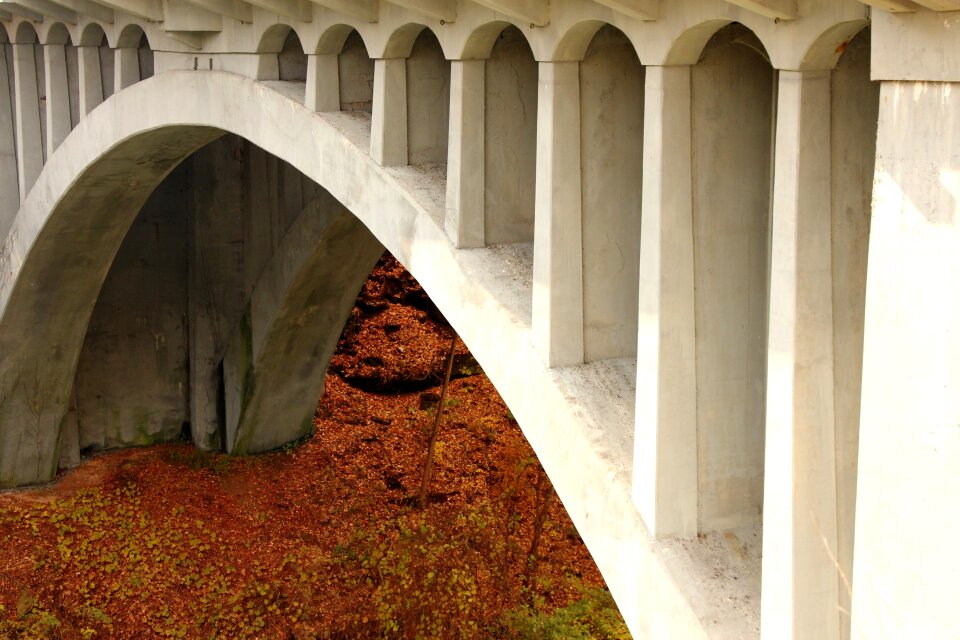 Arched bridge transport traverse
