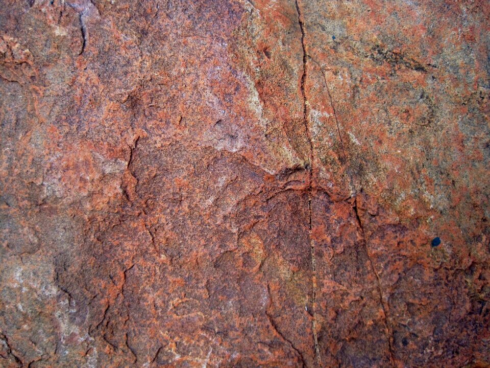 Textured cracks ridges
