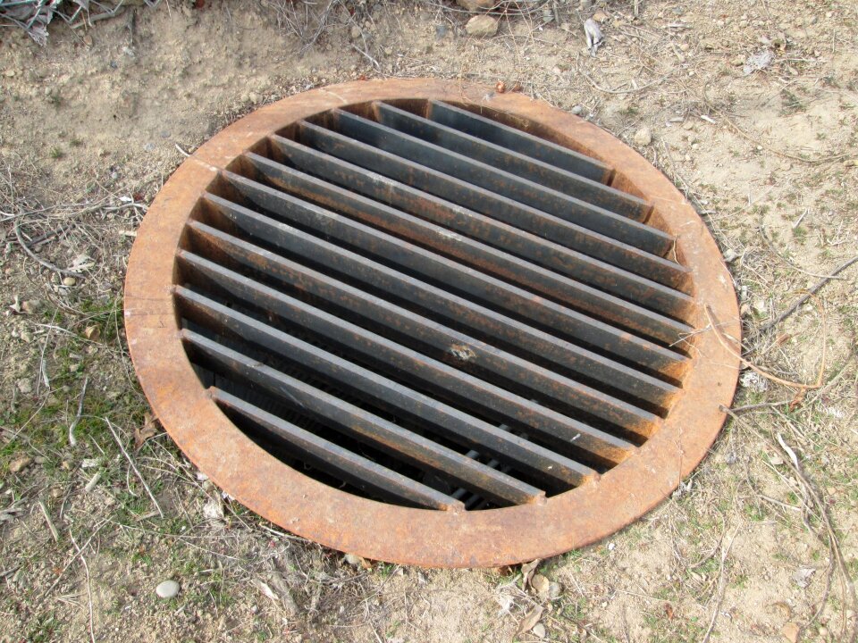Metallic lines drain