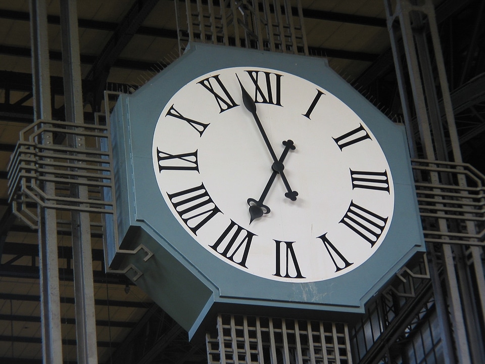 Clock time of railway station