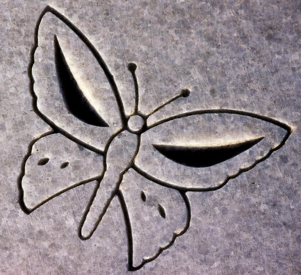 Headstone symbol detail