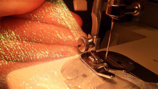 Needle material sewing machine