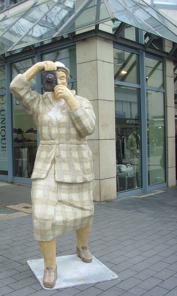 Photographer statue famous