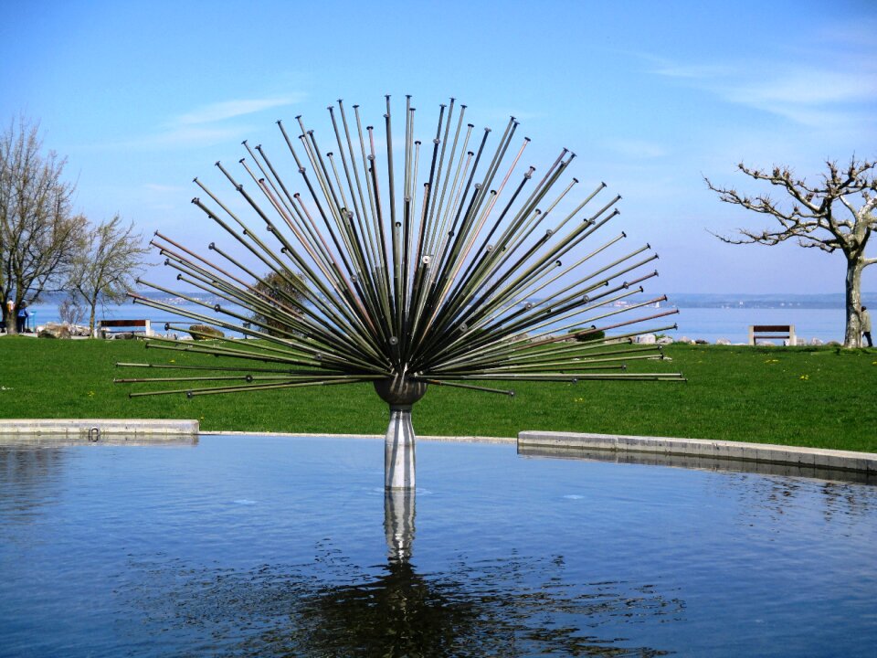 Water feature flower shaped bank