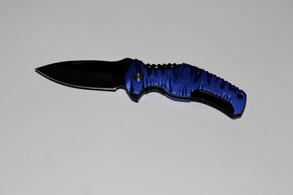 Pocket knife metal one handed knife