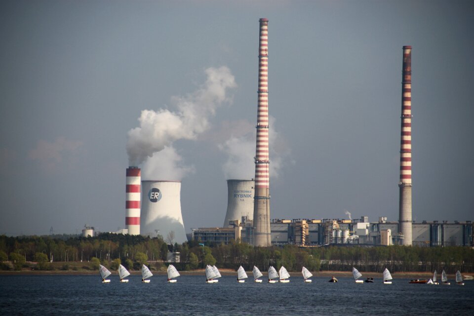 Sails lake chimneys with smoke