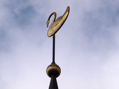 Figure metal gold