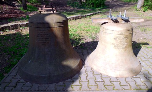 Ring commemorate monument