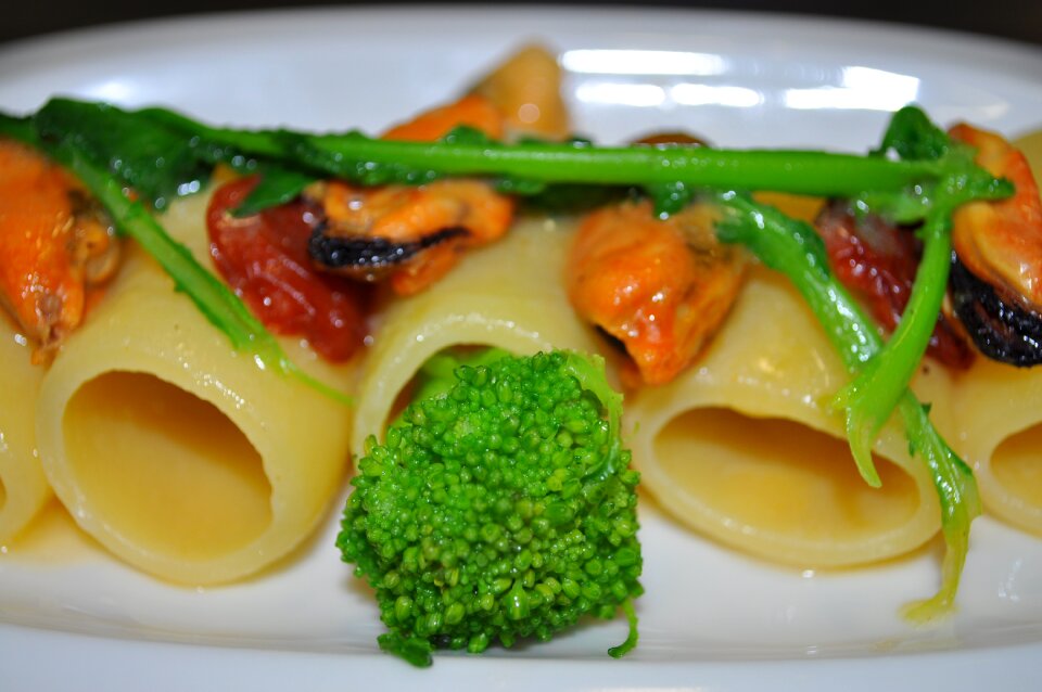 Kitchen mussels broccoli