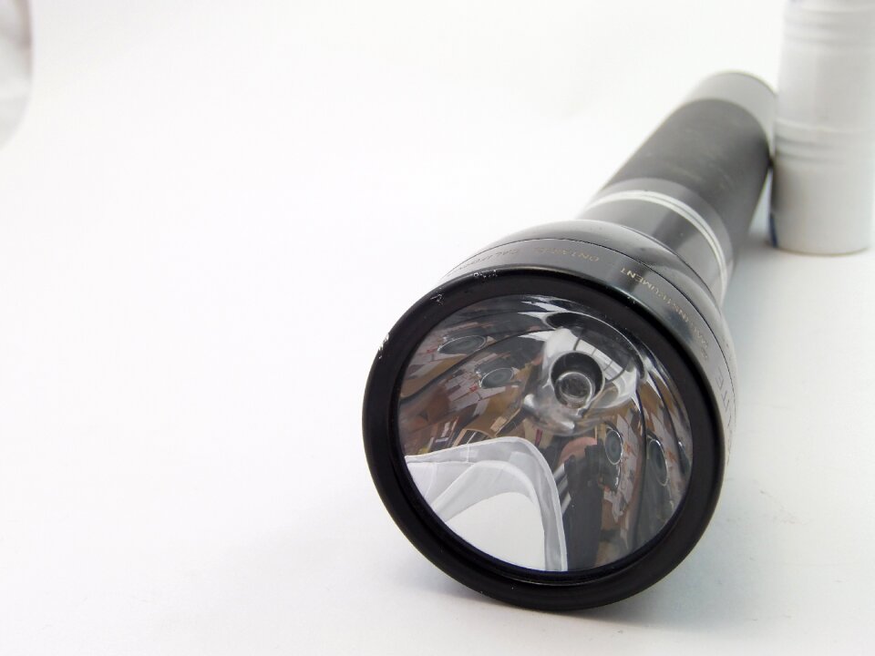 Flashlight battery light
