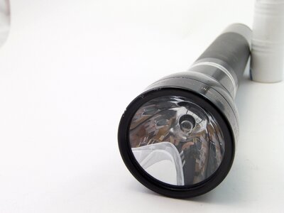 Flashlight battery light