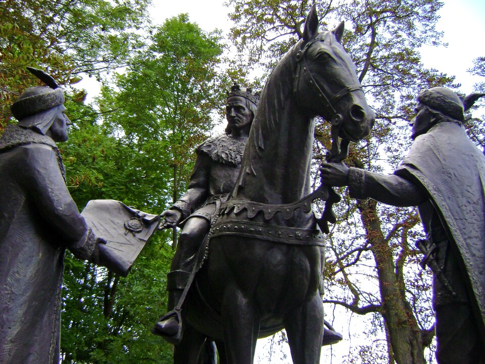 Green the horse scene