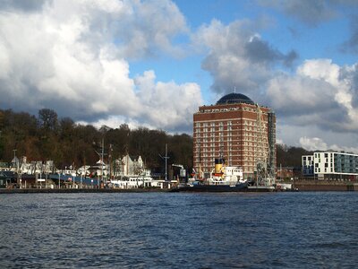 Elbe övelgönne museum harbour augustinum