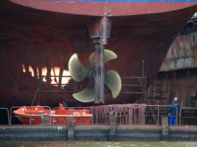 Shipyard dock floating dock